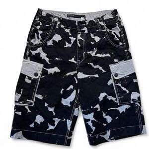 Rocawear Men's Black and Grey Shorts